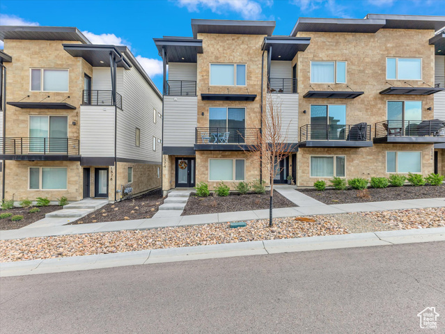 Property Photo: 1374 Gambel Oak Way UT 84098
