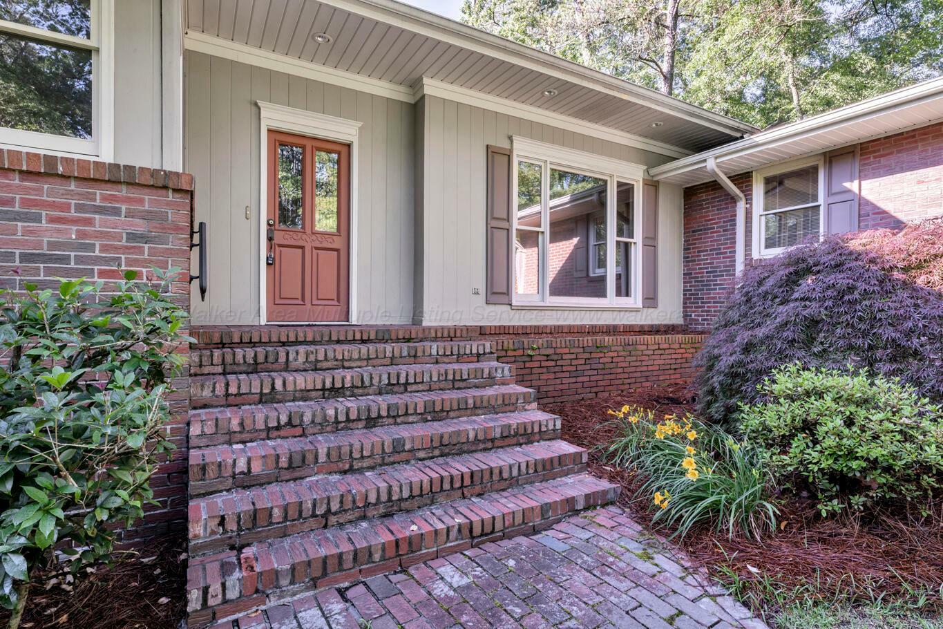 Property Photo: 503 Crest Cir AL 35501