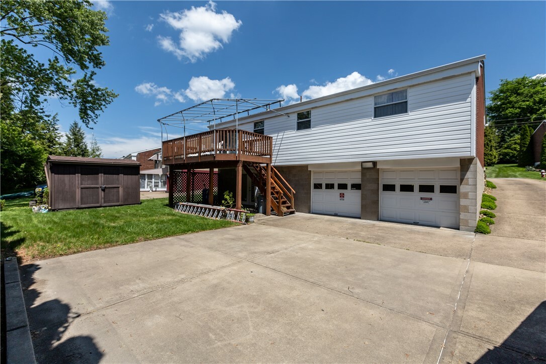 Property Photo: 144 Mallard Dr PA 15136
