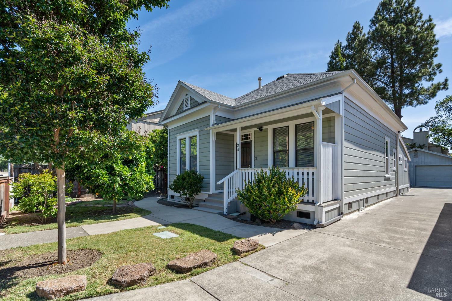 24 S University Street  Healdsburg CA 95448 photo