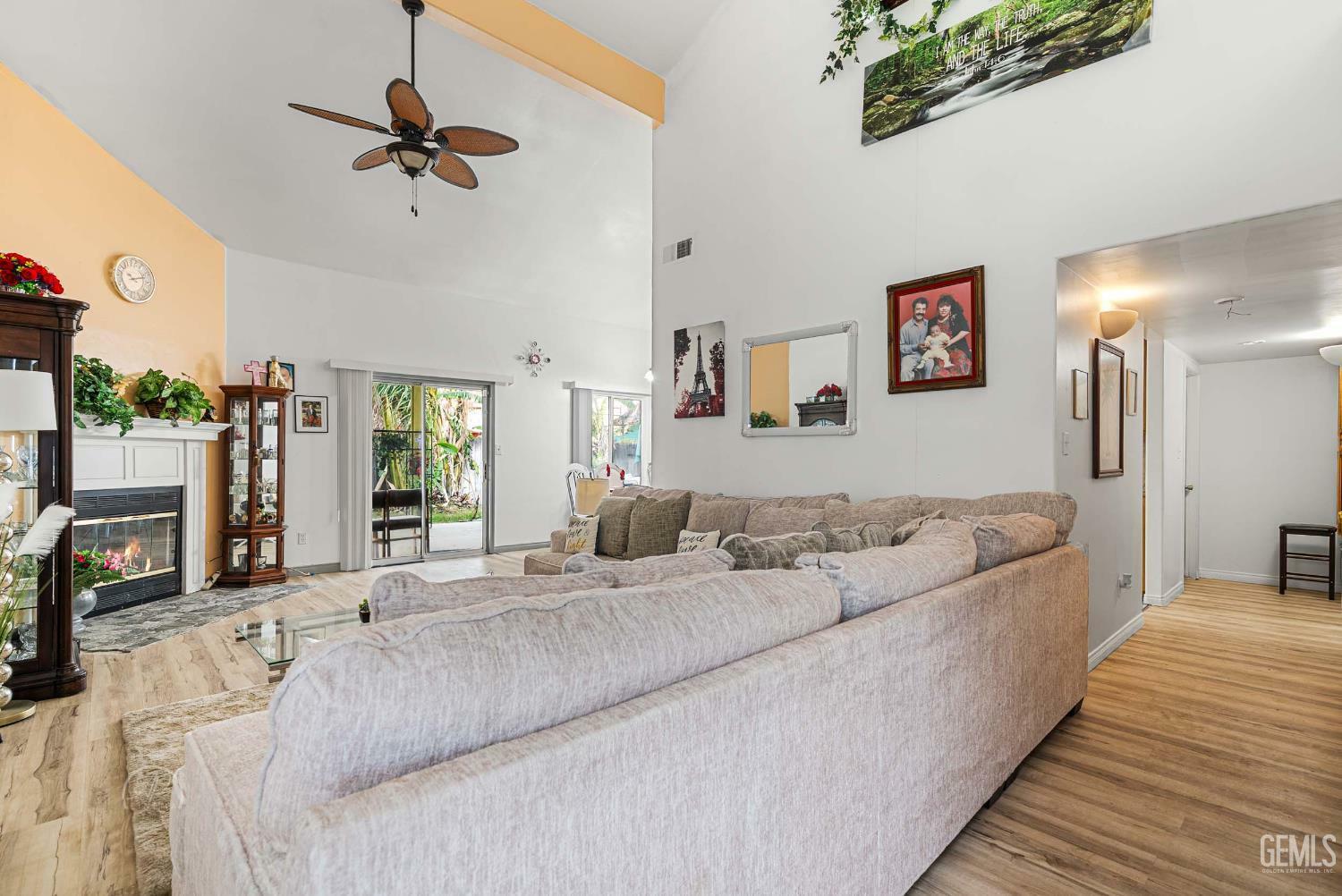 Property Photo: 5213 San Martin Drive CA 93307