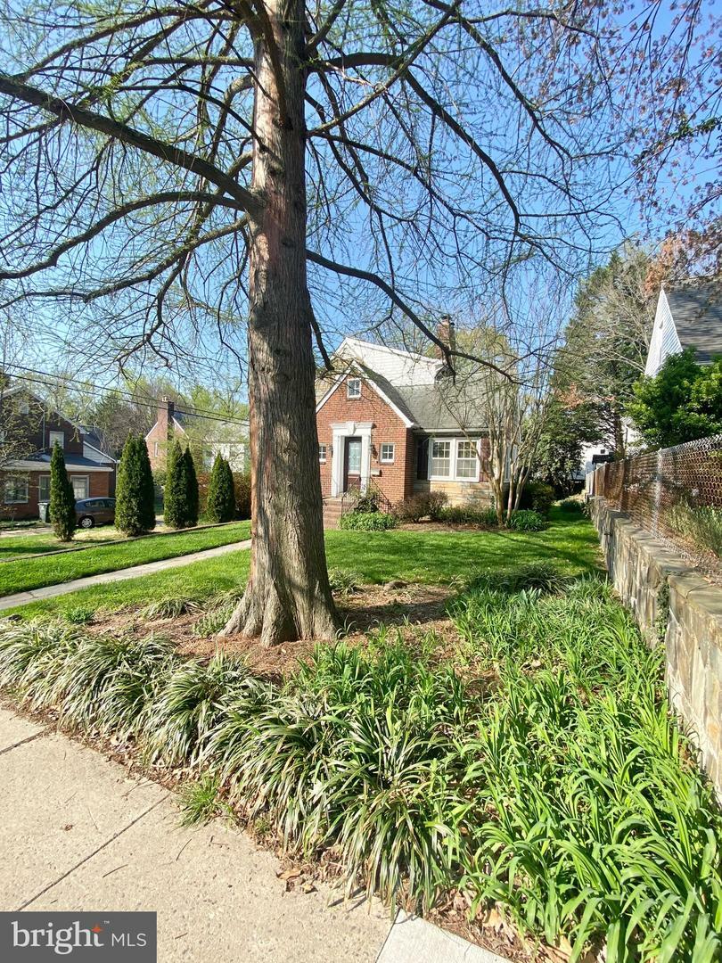 Property Photo: 1612 N Buchanan Street N VA 22207