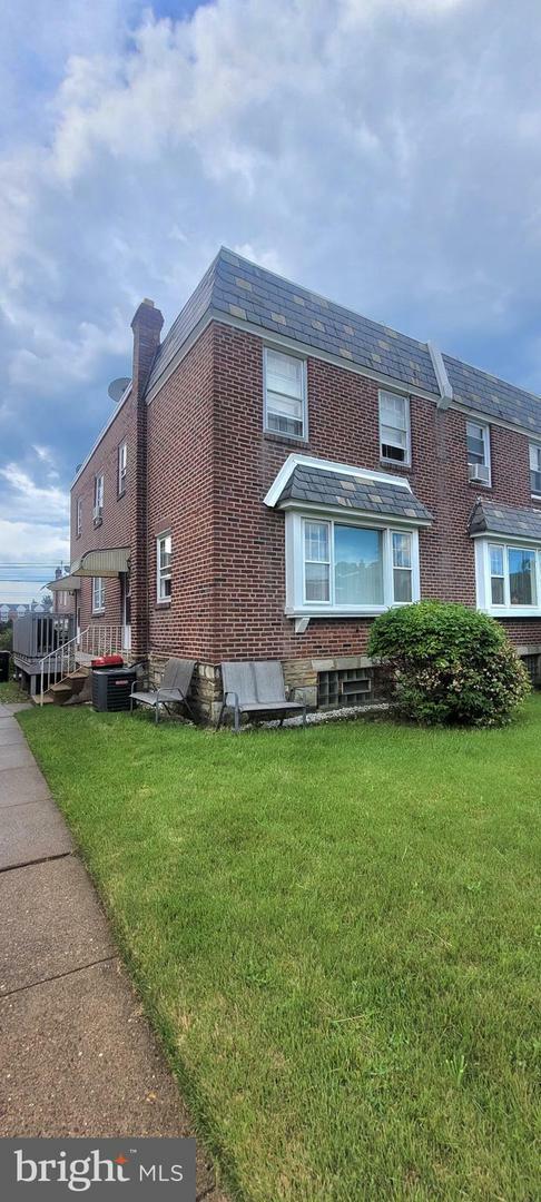 Property Photo: 1810 Oakmont Street PA 19111
