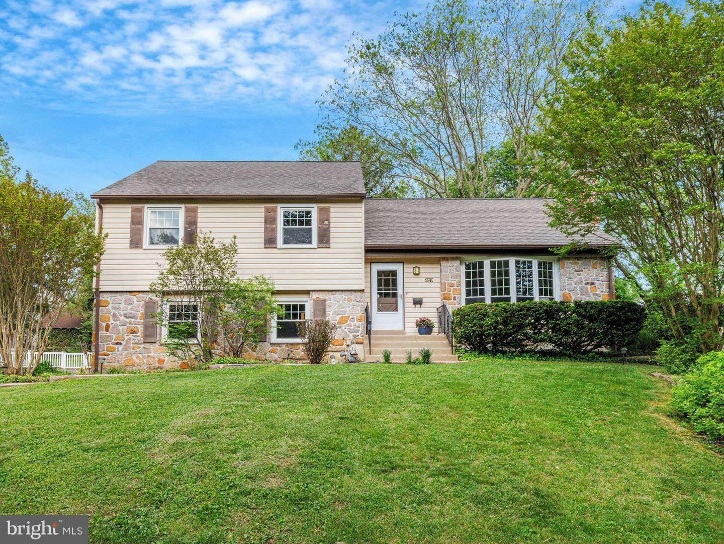Property Photo: 423 Drexel Place PA 19081