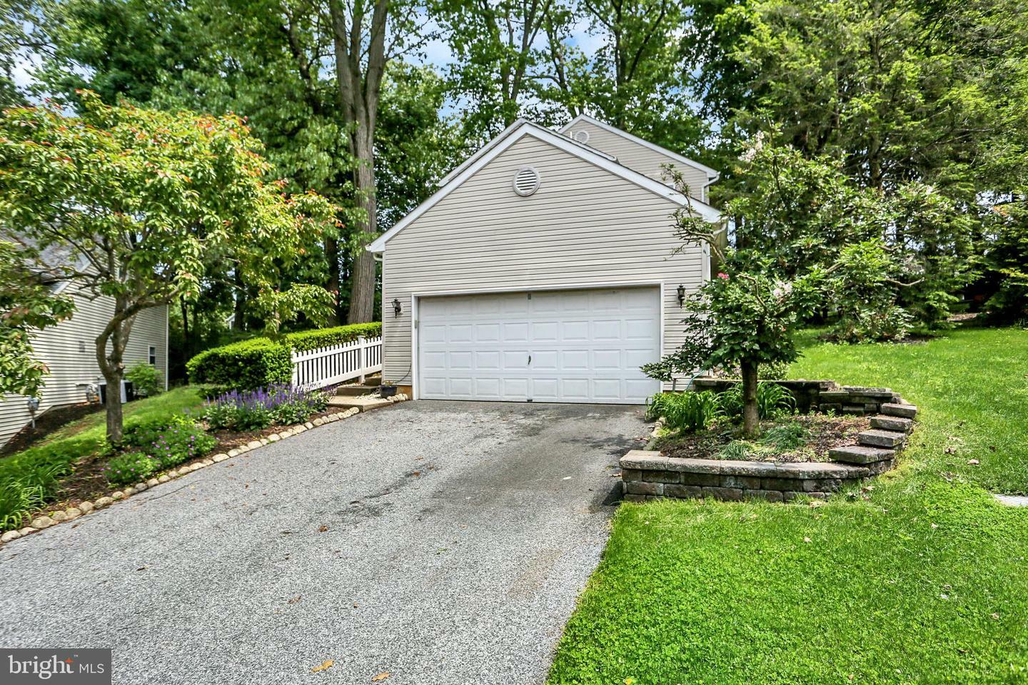 Property Photo: 1027 Oak Knoll Drive PA 17111