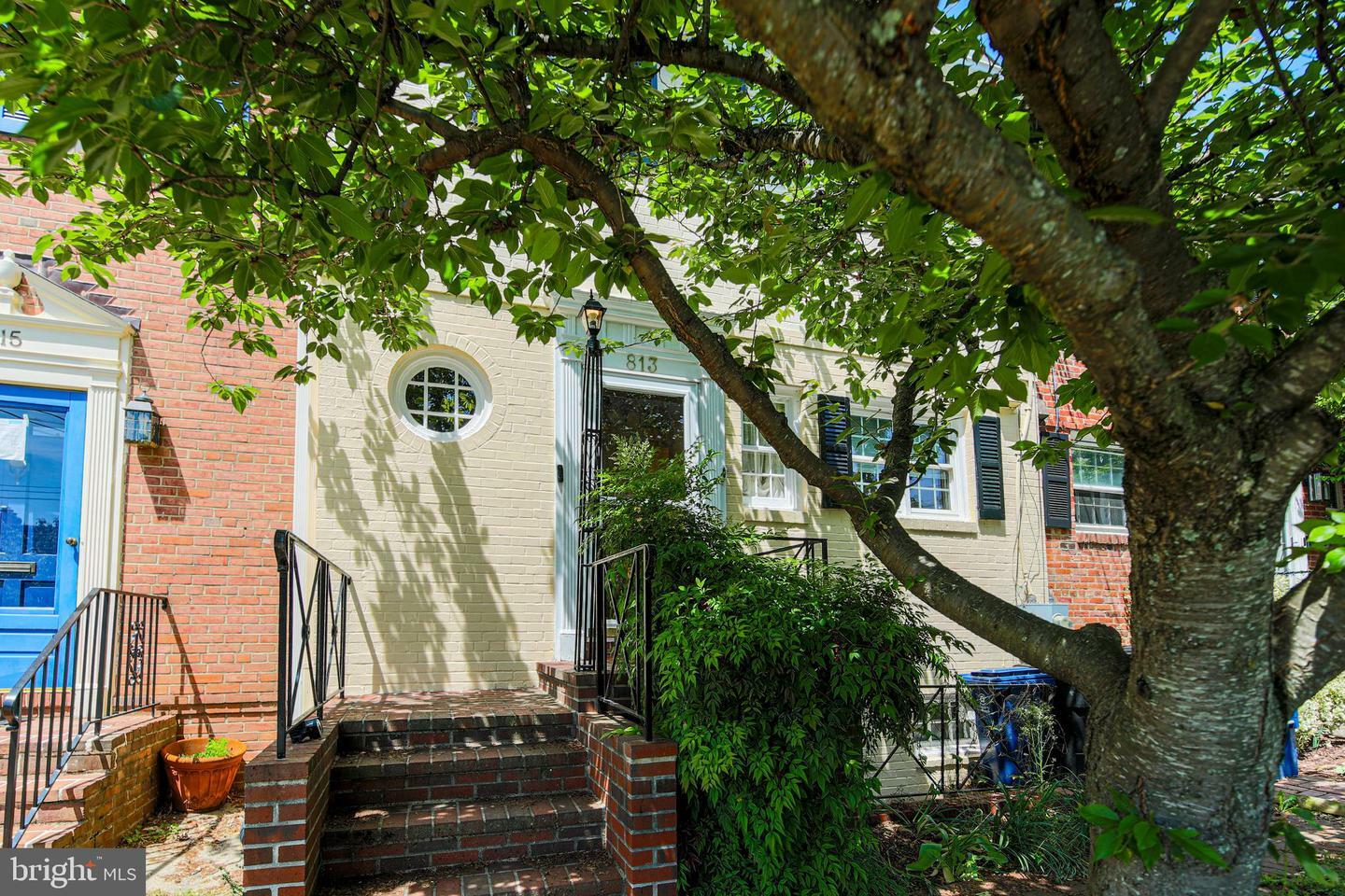 Property Photo:  813 S Fairfax Street  VA 22314 