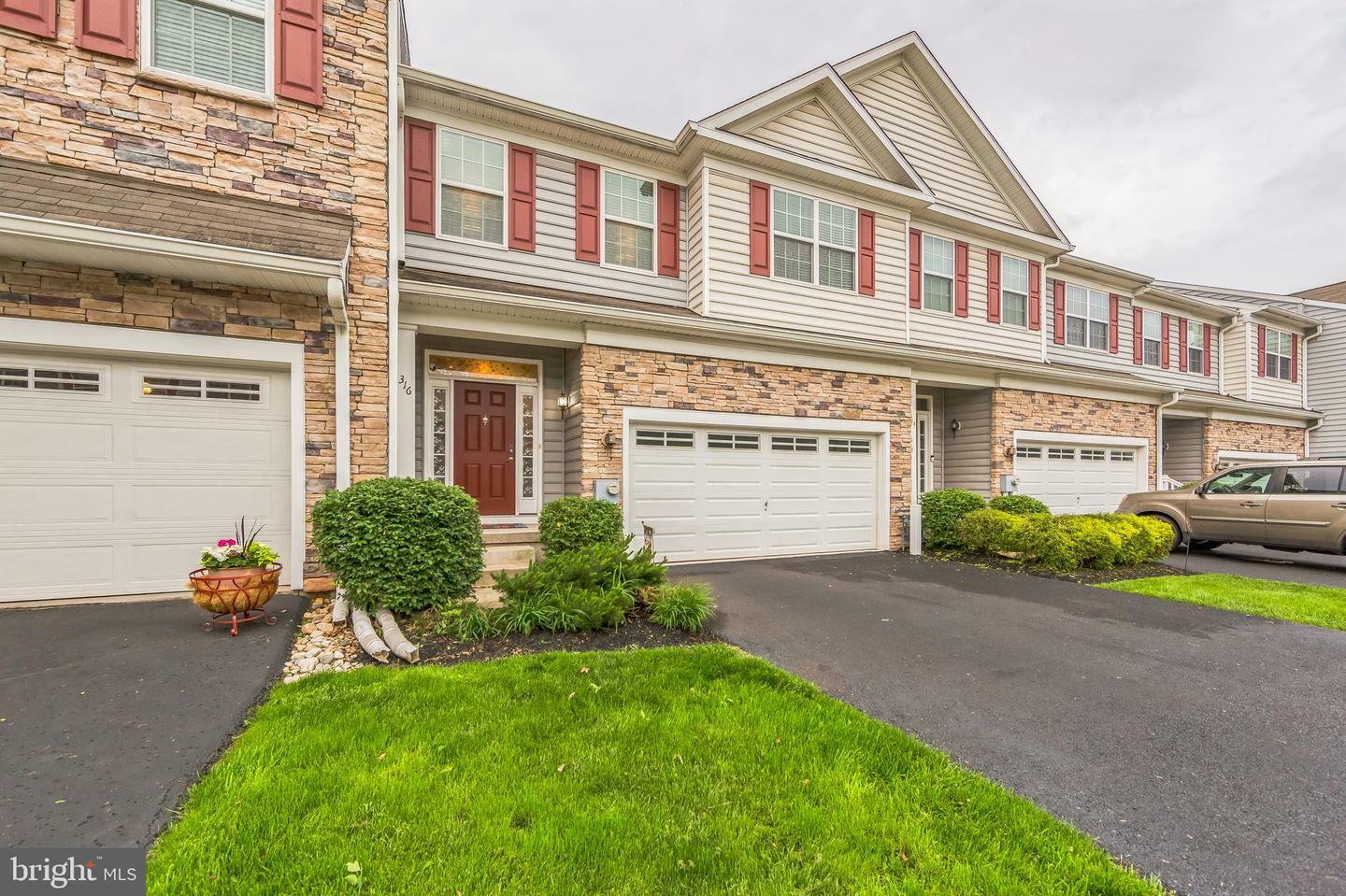 Property Photo: 316 Fairfield Circle S PA 19468
