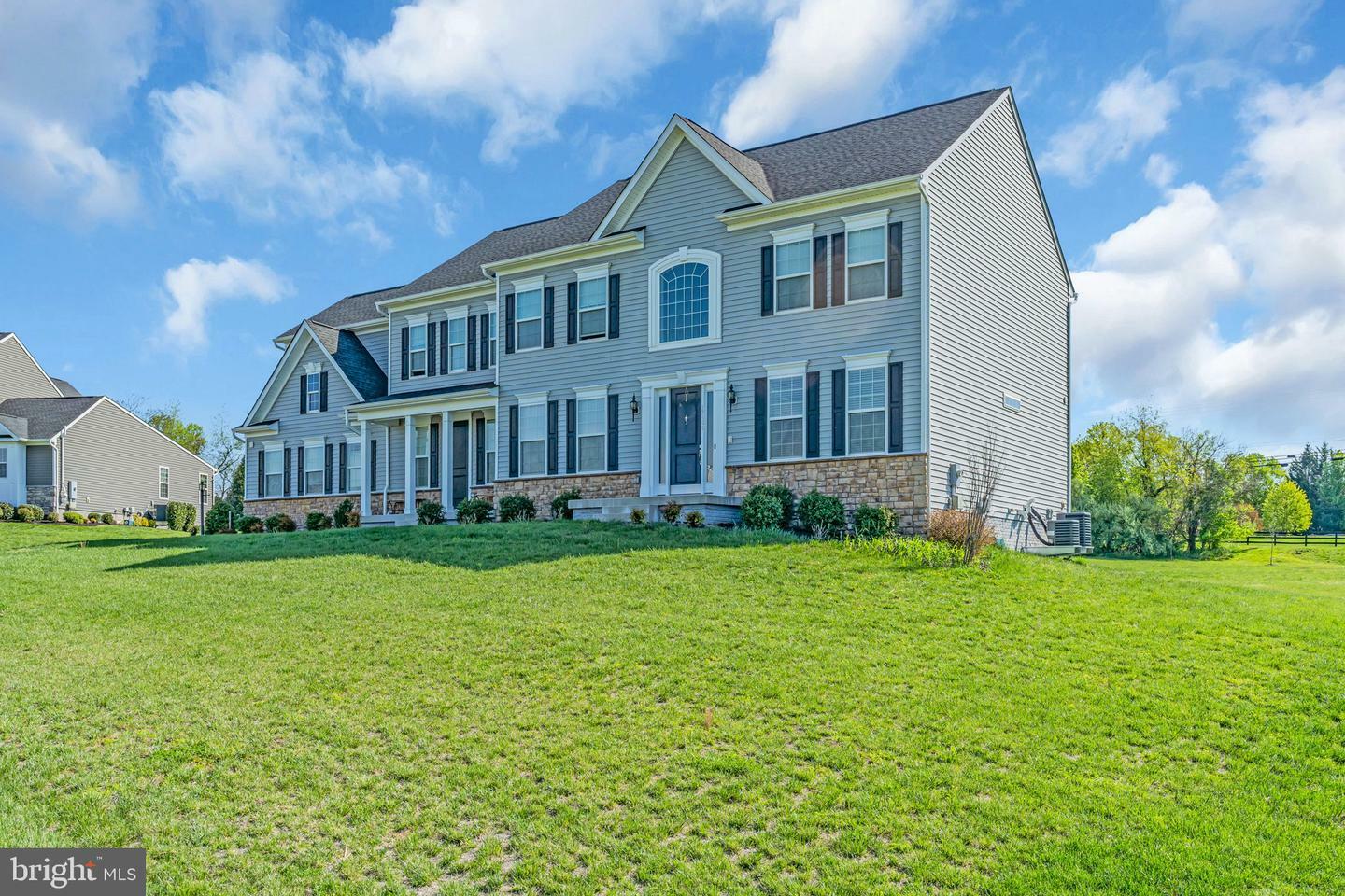 Property Photo: 17864 Morning Bird Place VA 20132