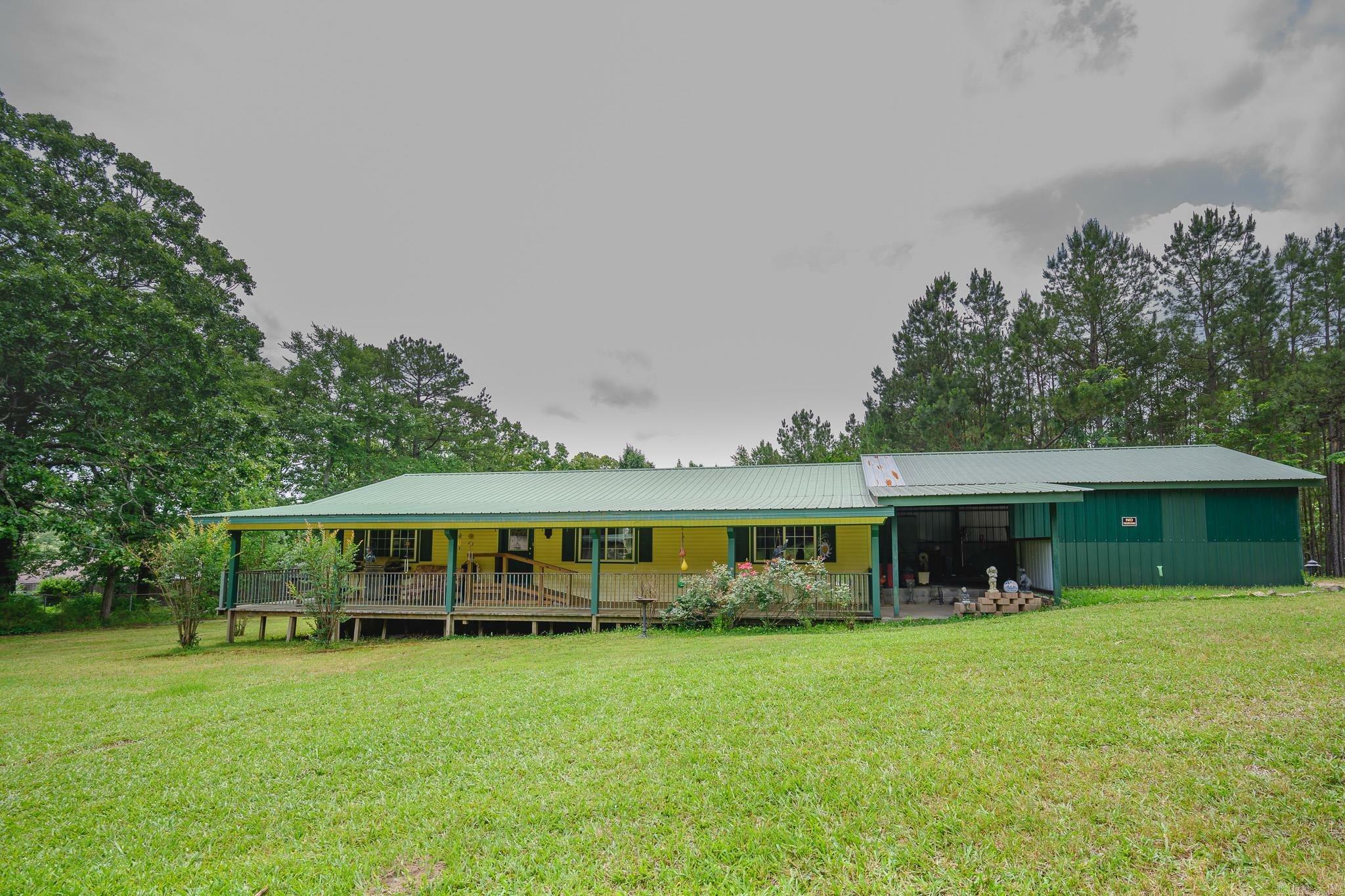 Property Photo: 1702 Carolina Drive AR 71953