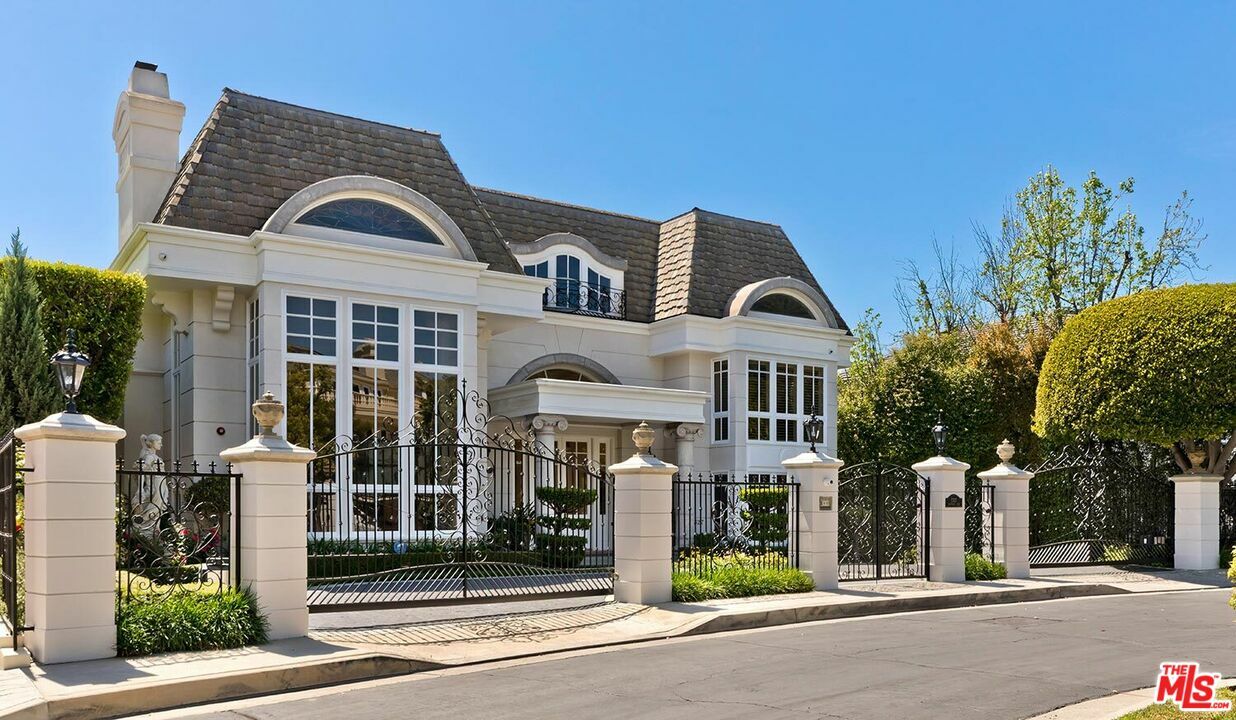 Property Photo: 2327 Weybridge Ln CA 90077