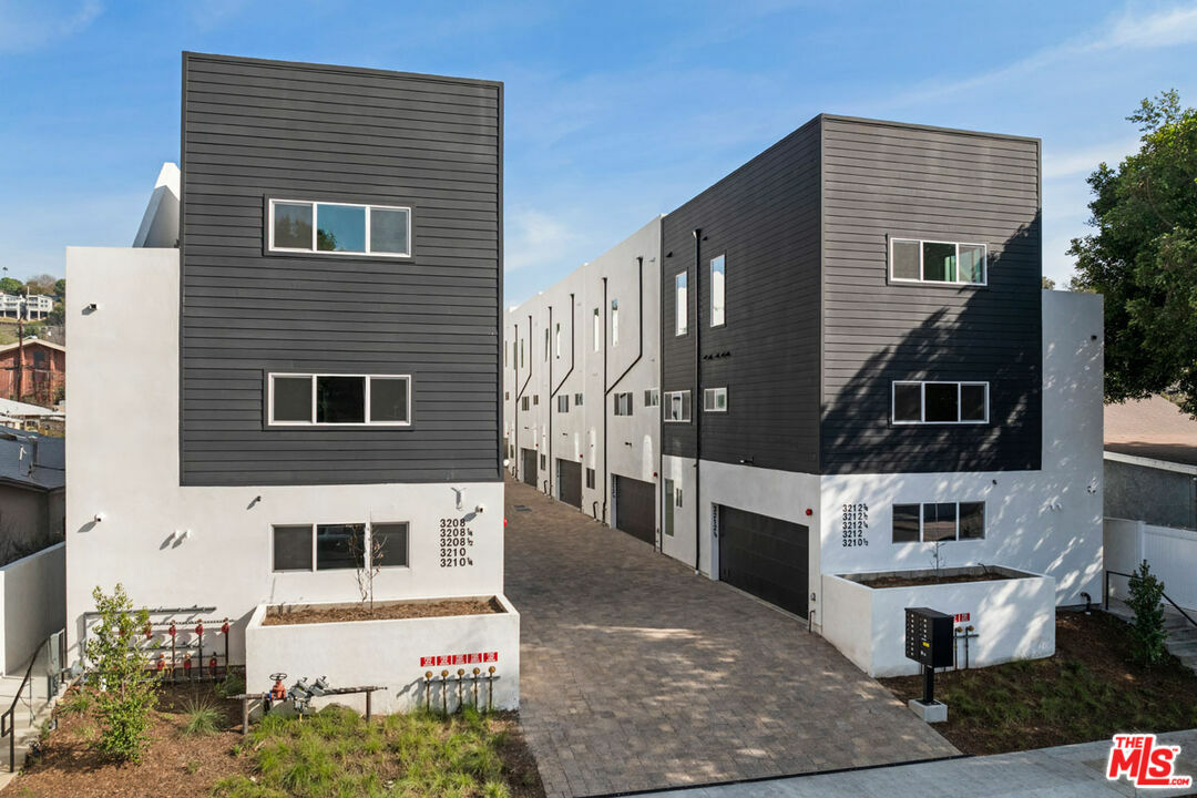 Property Photo: 3212 1/4 Verdugo Rd CA 90065