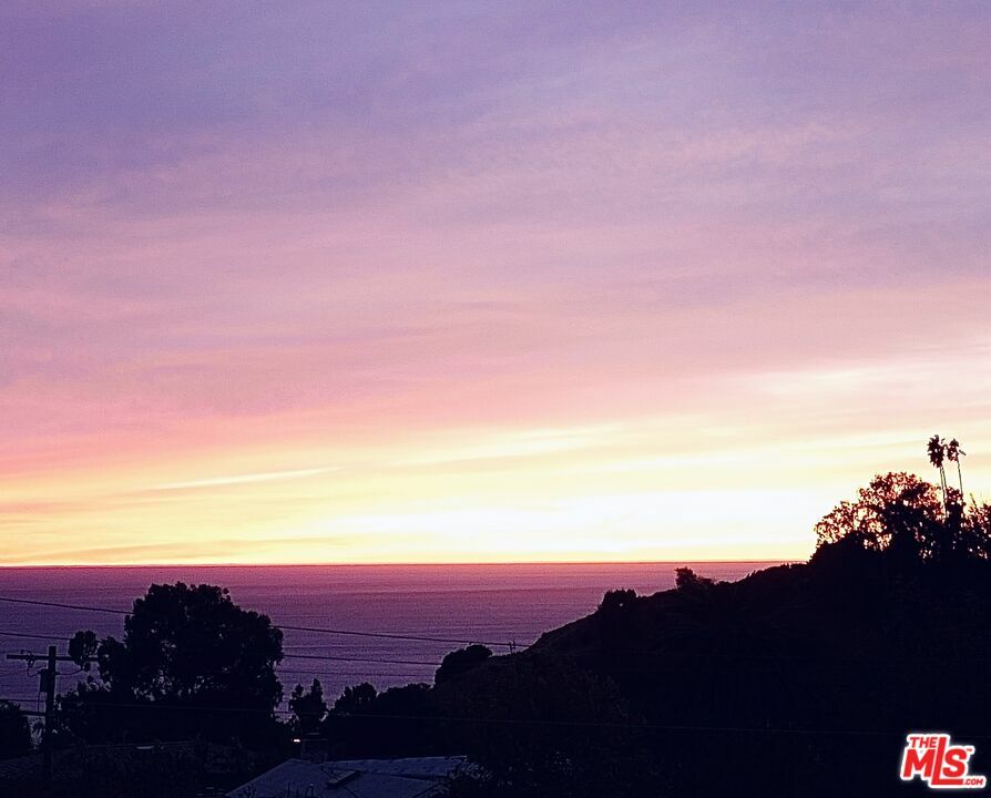 15461 De Pauw St  Pacific Palisades CA 90272 photo