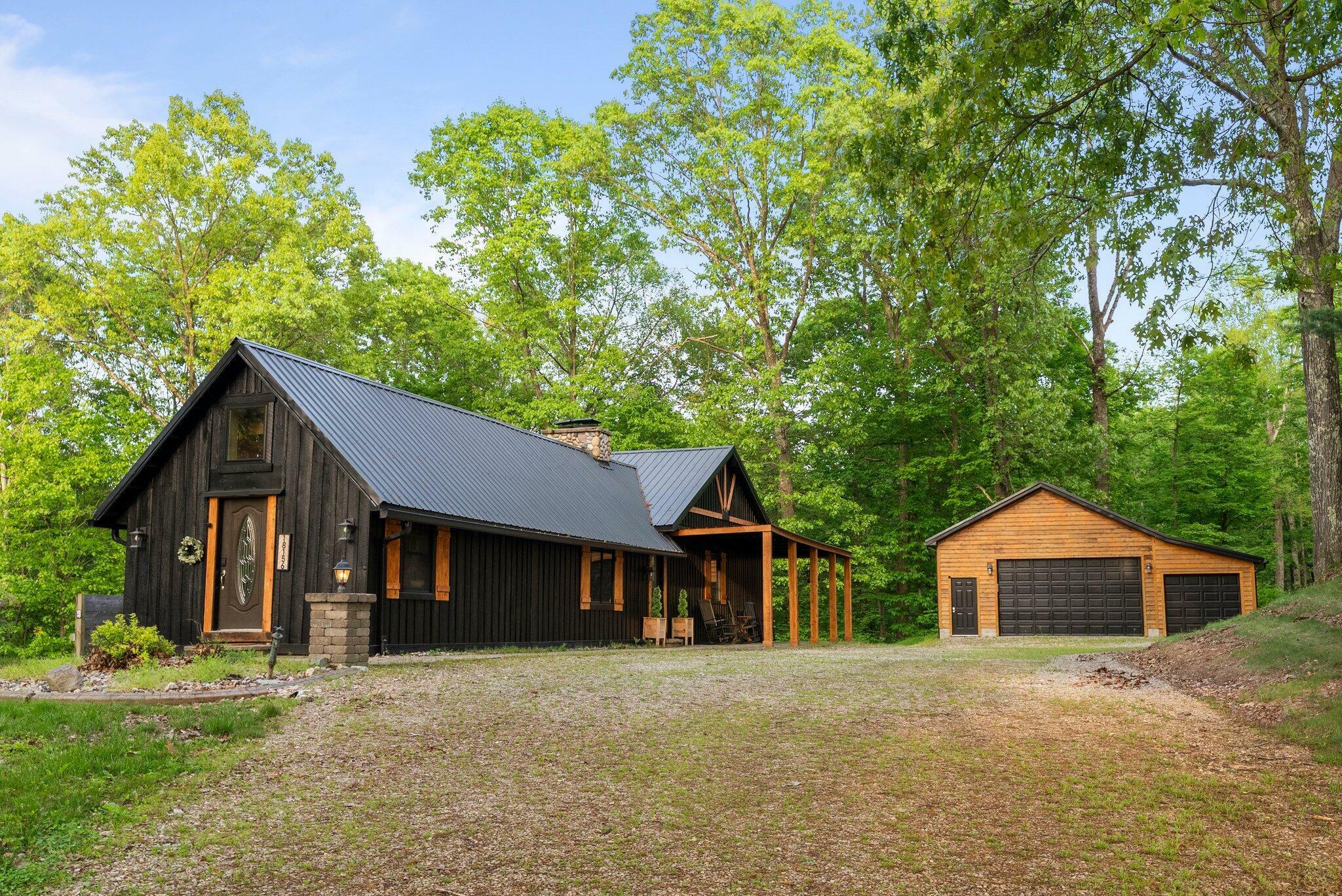 Property Photo: 18156 Thompson Ridge Road OH 43135