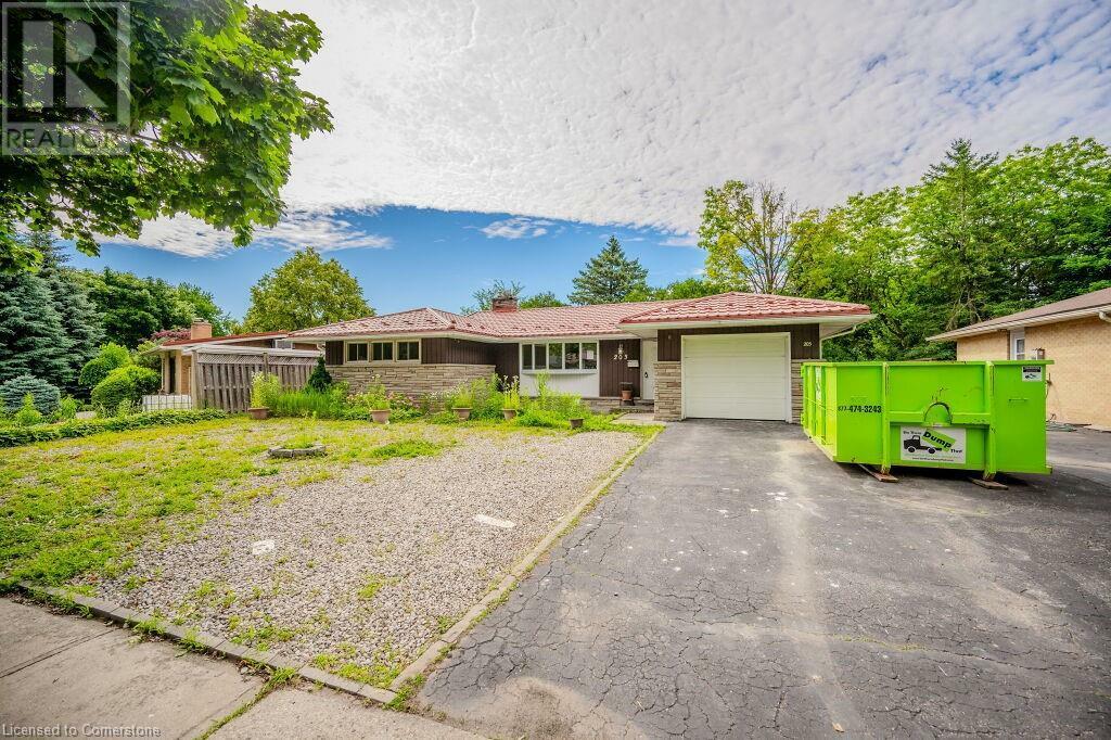 Property Photo: 203 Forest Hill Drive Main ON N2M 4G5
