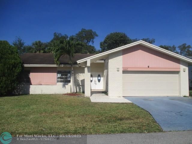 Property Photo:  5207 Bayberry Ln  FL 33319