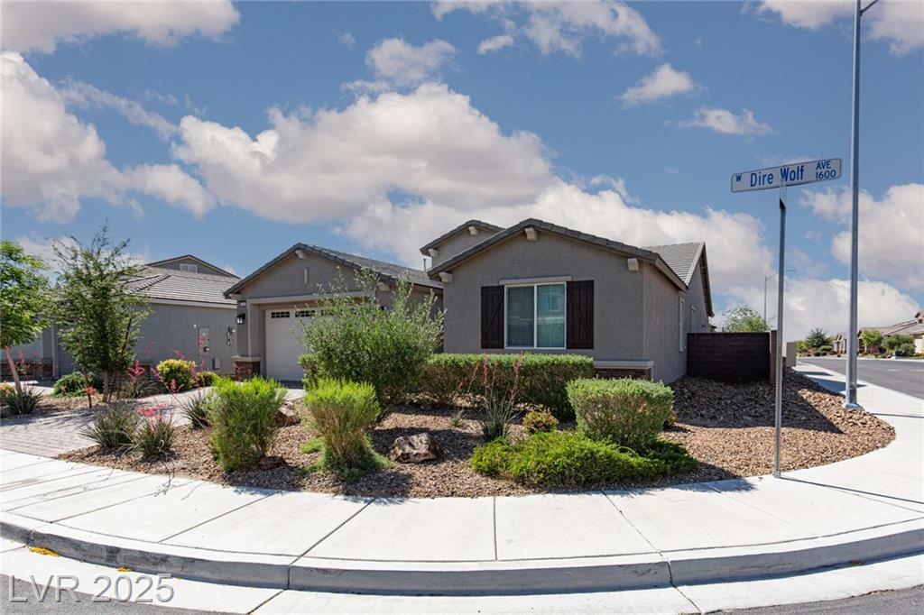 Property Photo: 1639 Dire Wolf Street NV 89084
