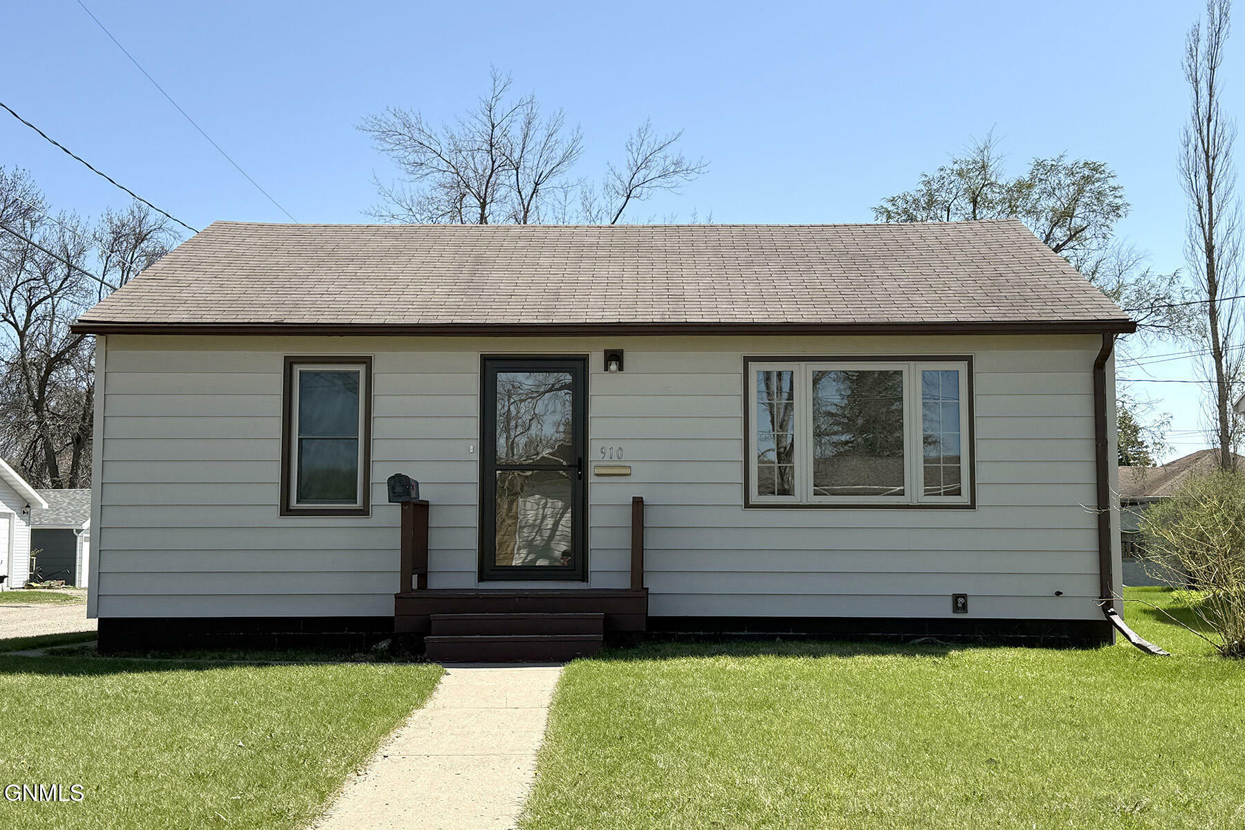 910 11th Street SE  Jamestown ND 58401 photo