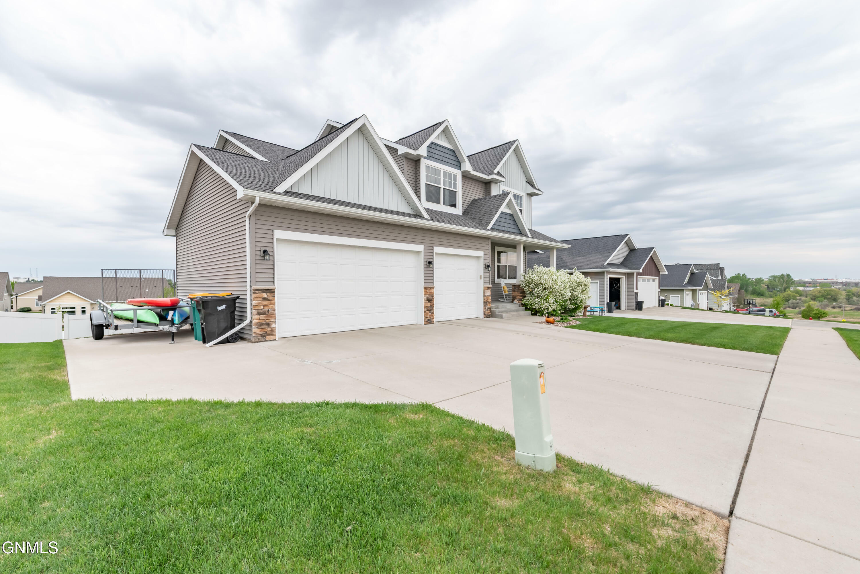Property Photo: 2715 Calgary Avenue ND 58503