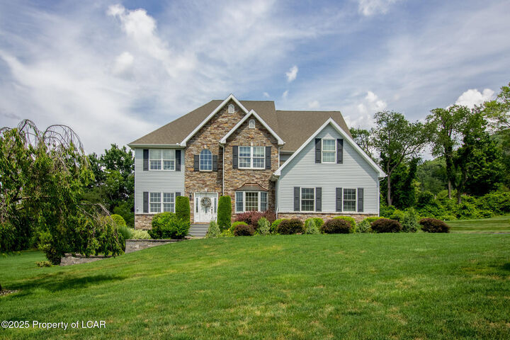 Property Photo: 6 Sydney Way PA 18249