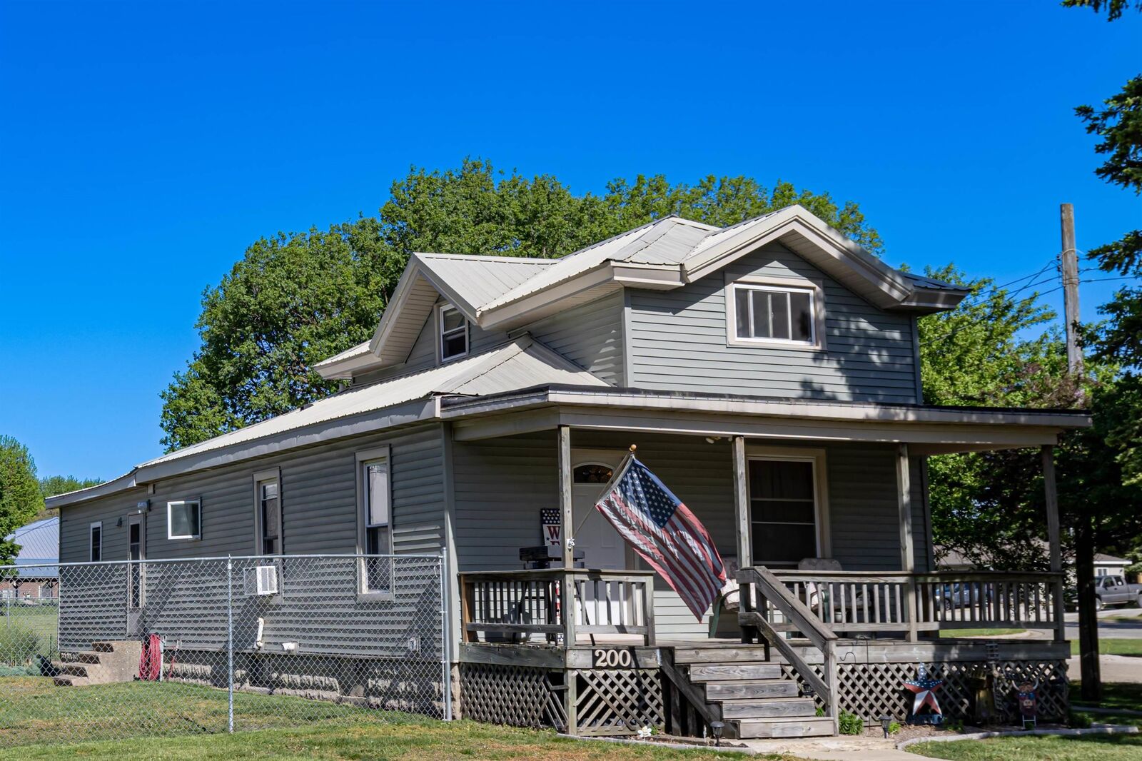 Property Photo:  200 Mechanic Street  IA 52142 