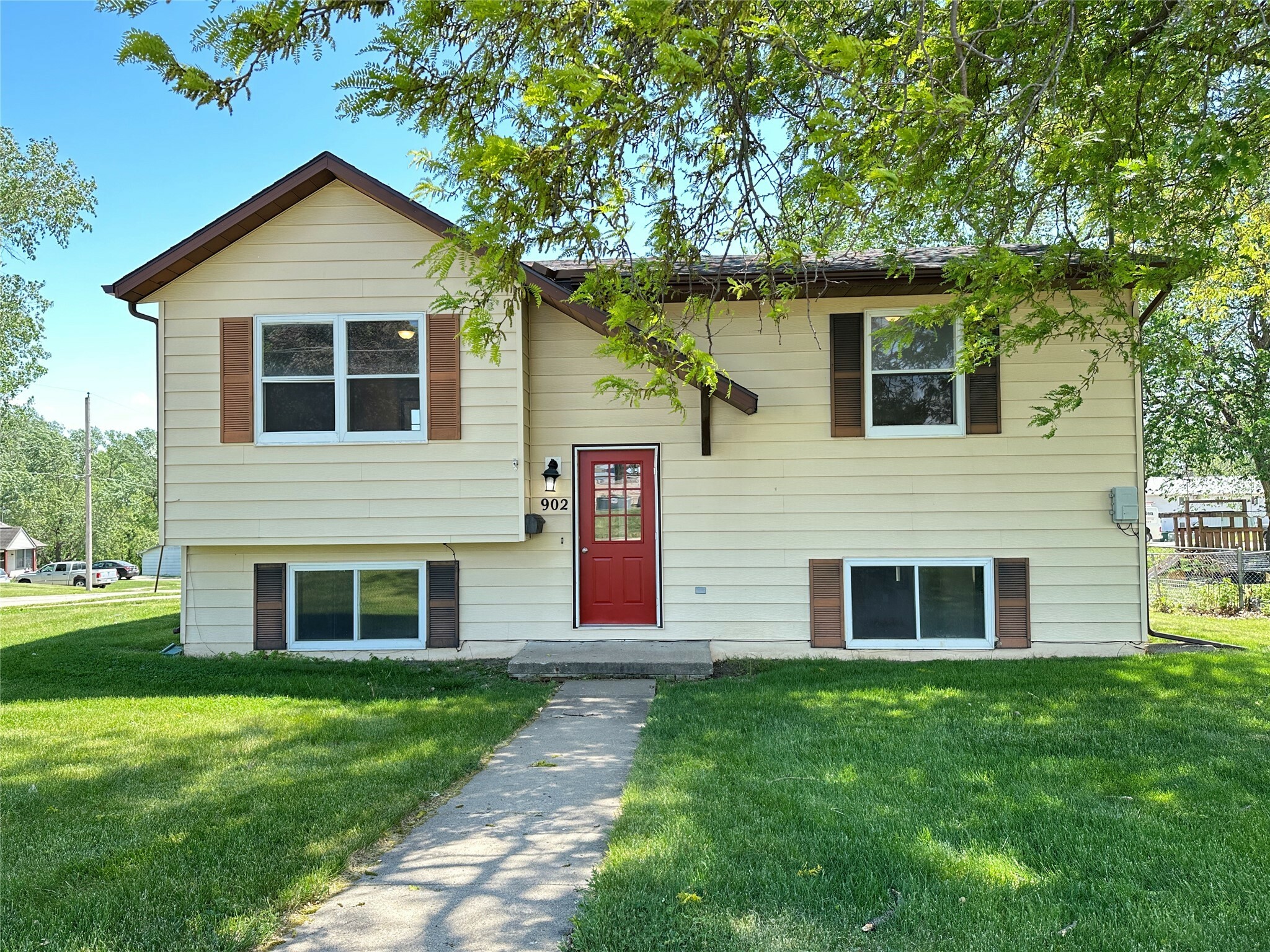 Property Photo: 902 Jennings Street IA 50138
