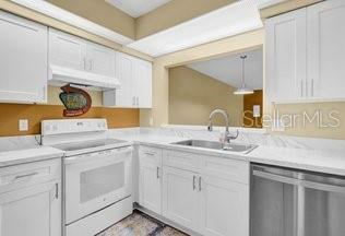 Property Photo: 4402 Middlebrook Road 4 FL 32811