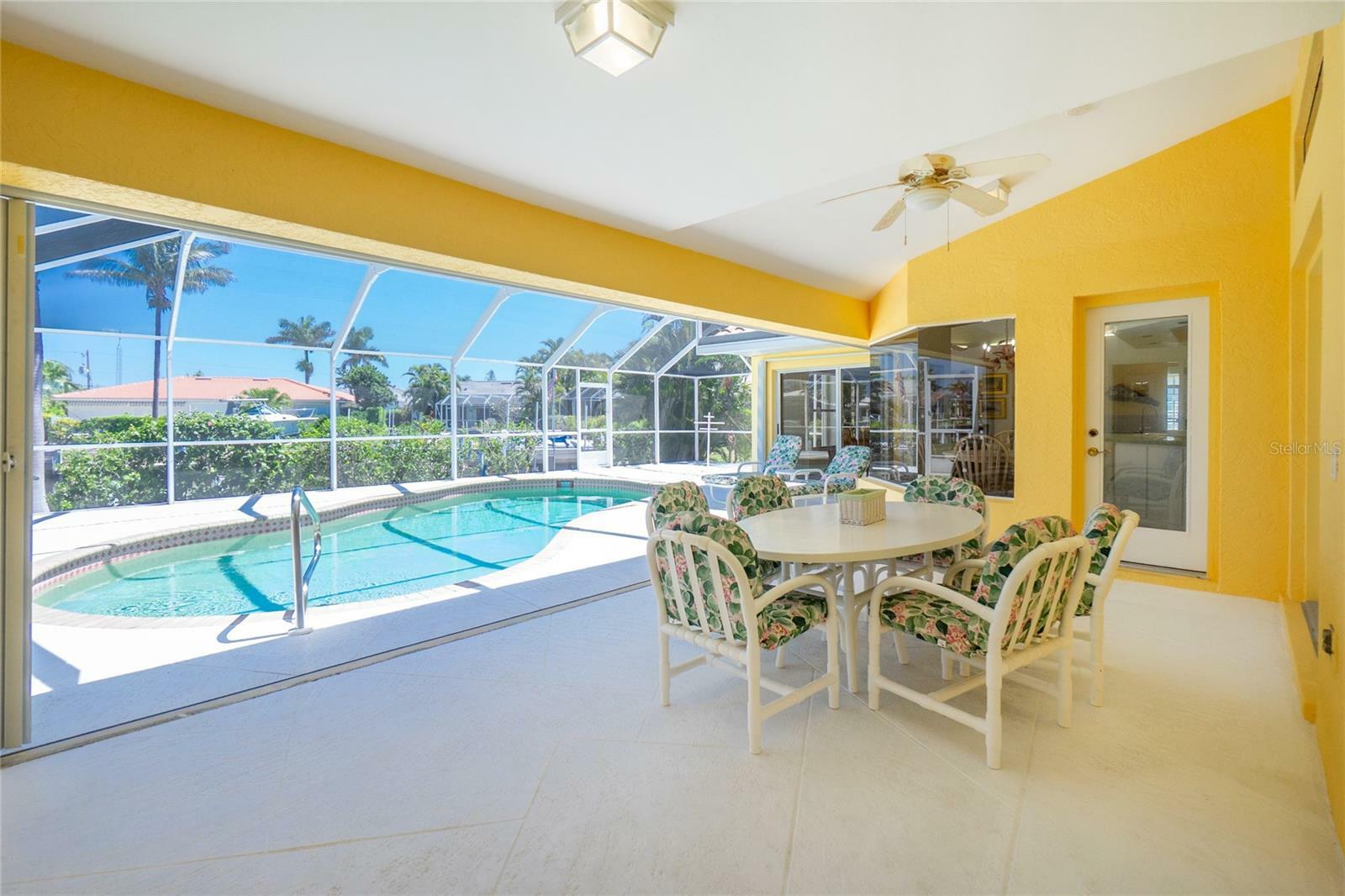 Property Photo: 910 Via Tripoli FL 33950