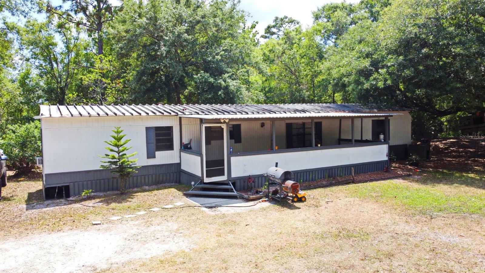 Property Photo: 736 Guy Road FL 32828