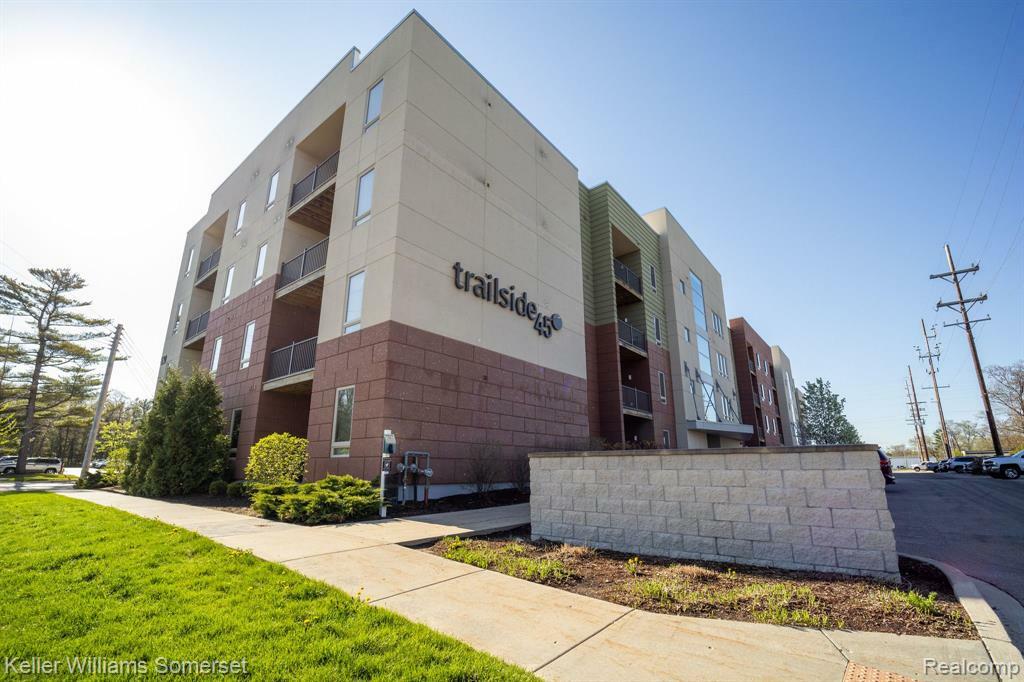 Property Photo:  630 S Garfield Avenue 107  MI 49686 3492 