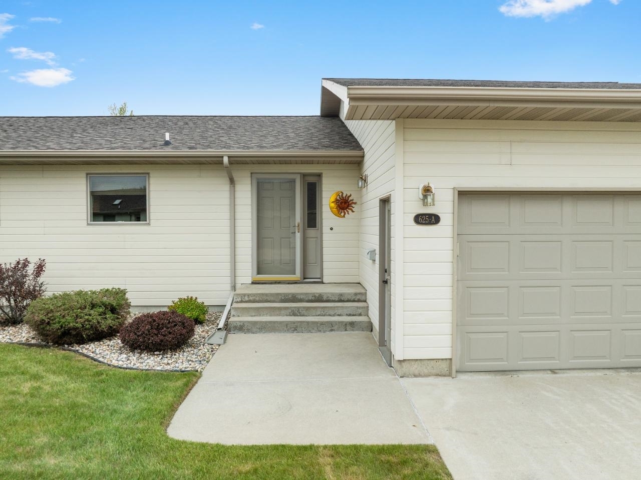 Property Photo: 625 34th Ave SW Unit A ND 58701