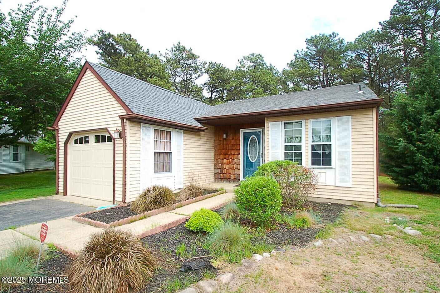 Property Photo:  5 Brooklane Court  NJ 08759 