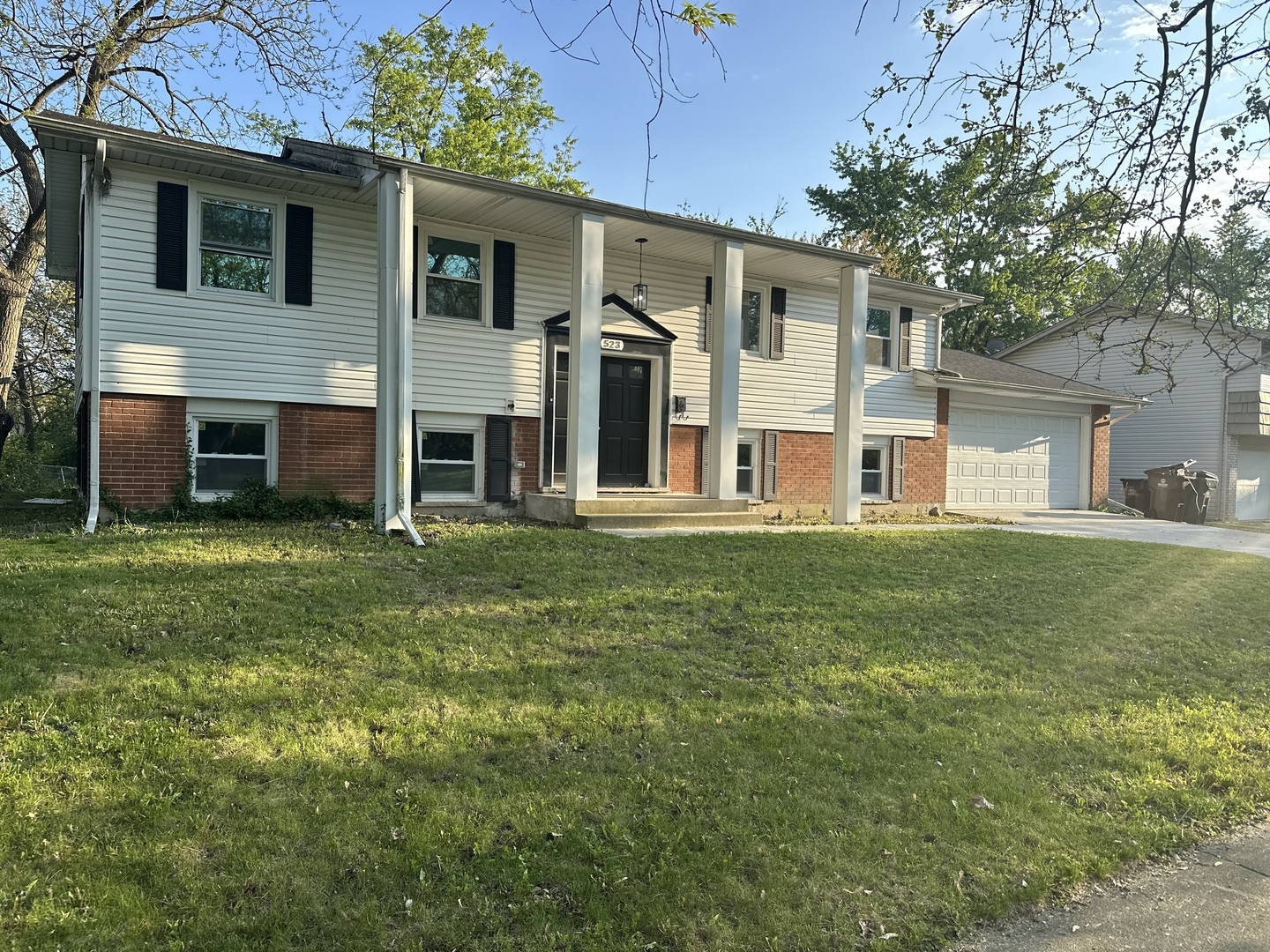 Property Photo: 523 Circle Drive IL 60484