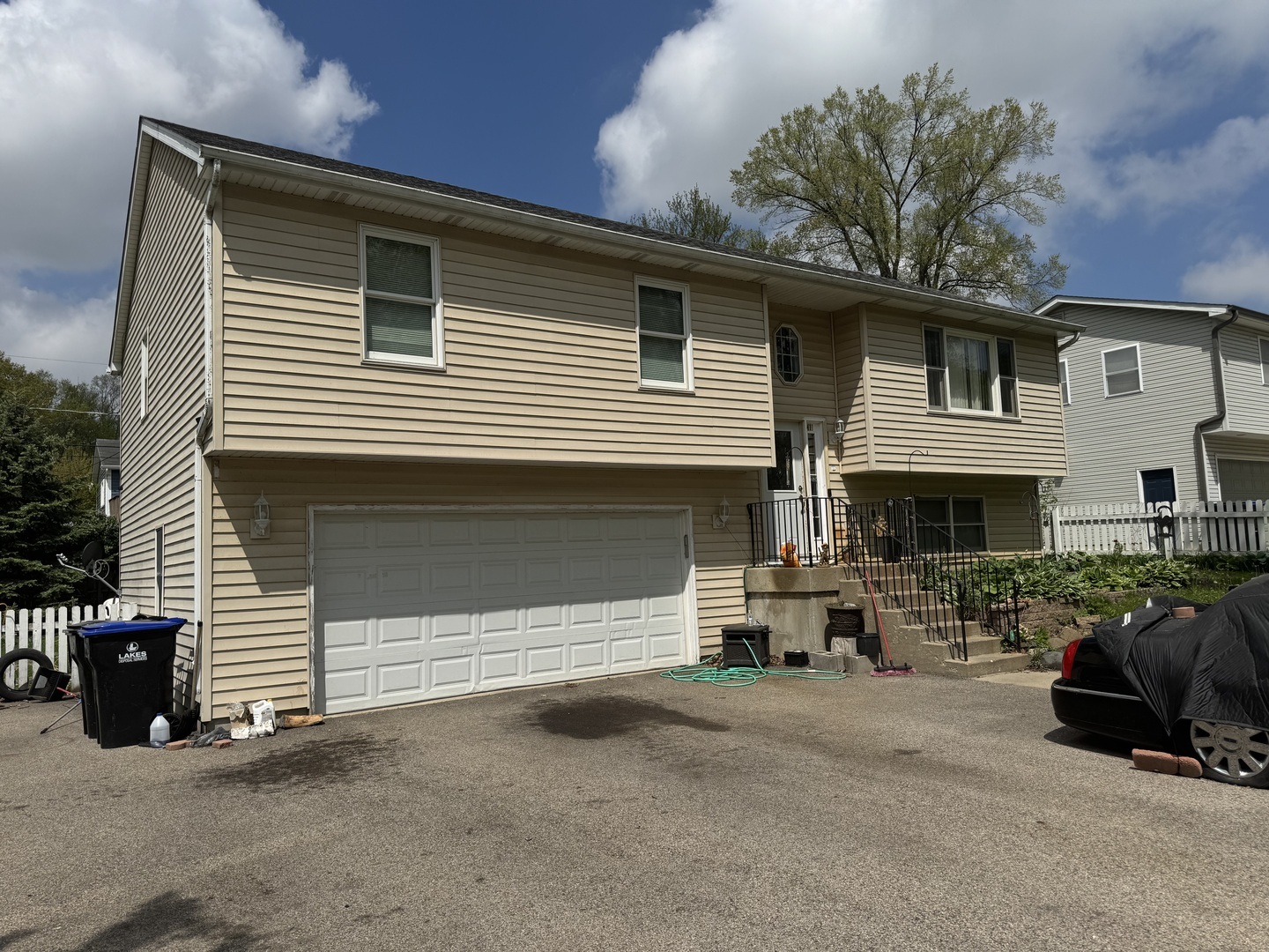 Property Photo:  411 N Crestwood Avenue  IL 60051 