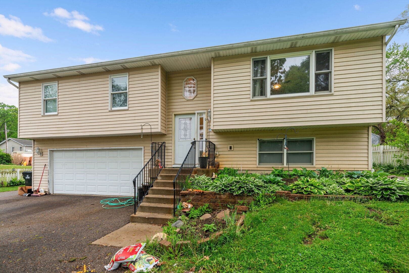 Property Photo: 411 N Crestwood Avenue IL 60051