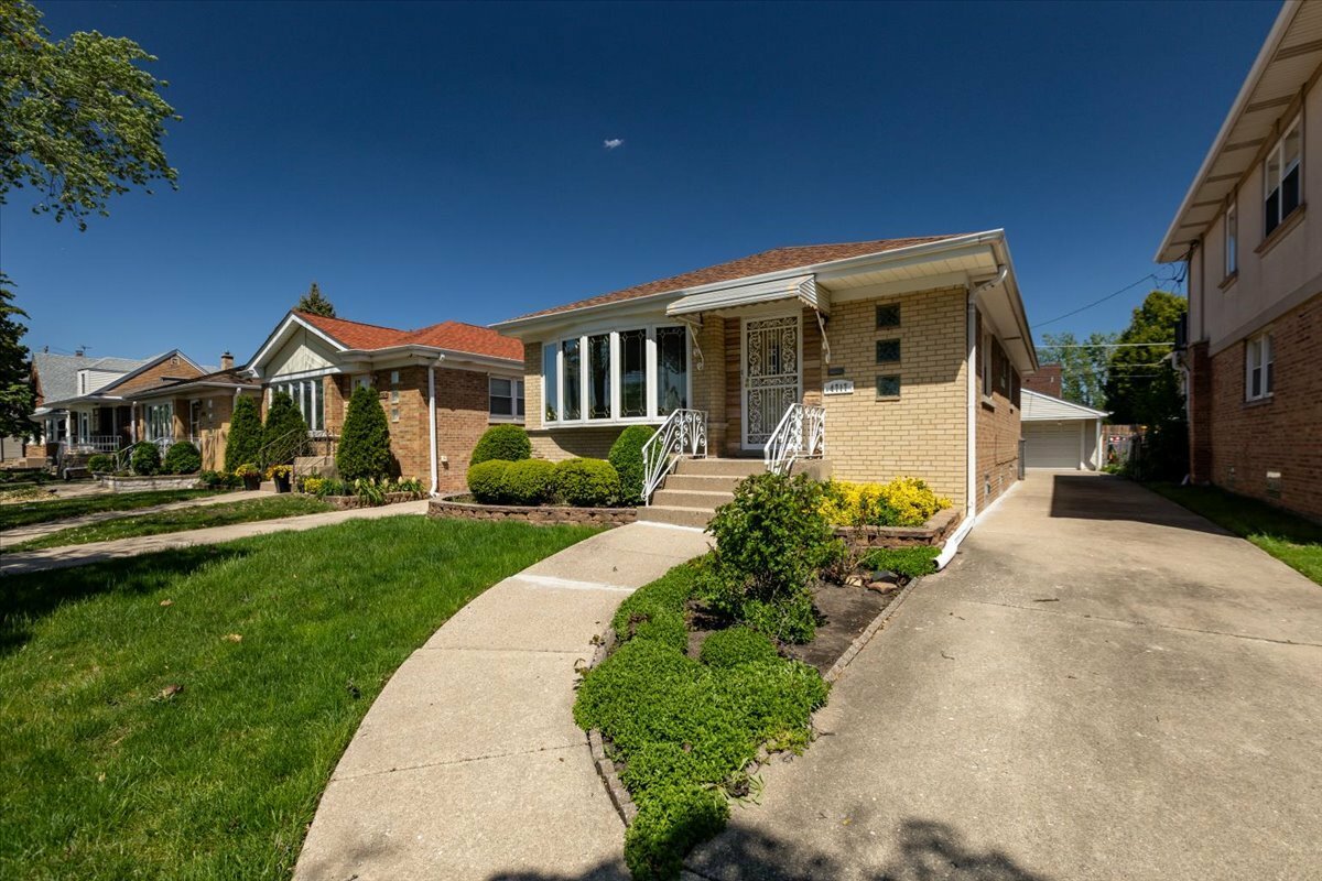 Property Photo: 4717 N Newcastle Avenue IL 60706