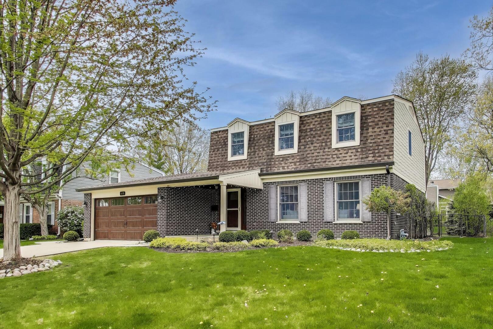 1608 N Douglas Avenue  Arlington Heights IL 60004 photo