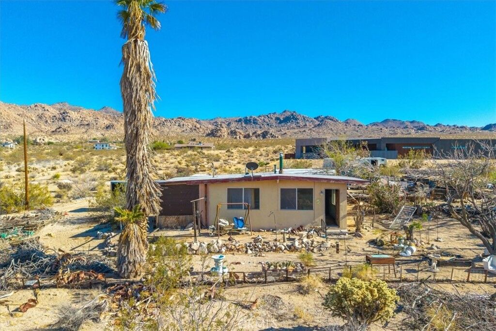 Property Photo: 7037 Calapooya Way CA 92252