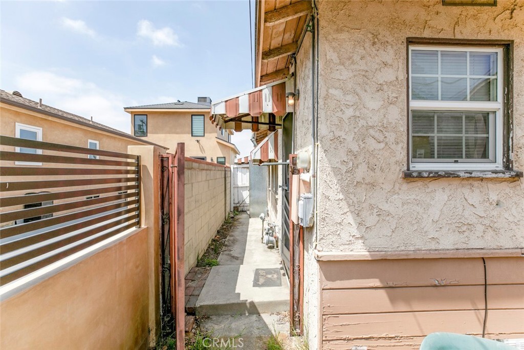 Property Photo: 8321 Outland View Drive CA 91352
