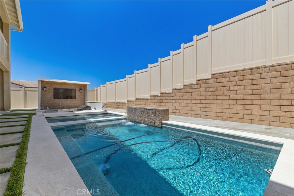 Property Photo: 39494 Sagewood Rdg CA 92591