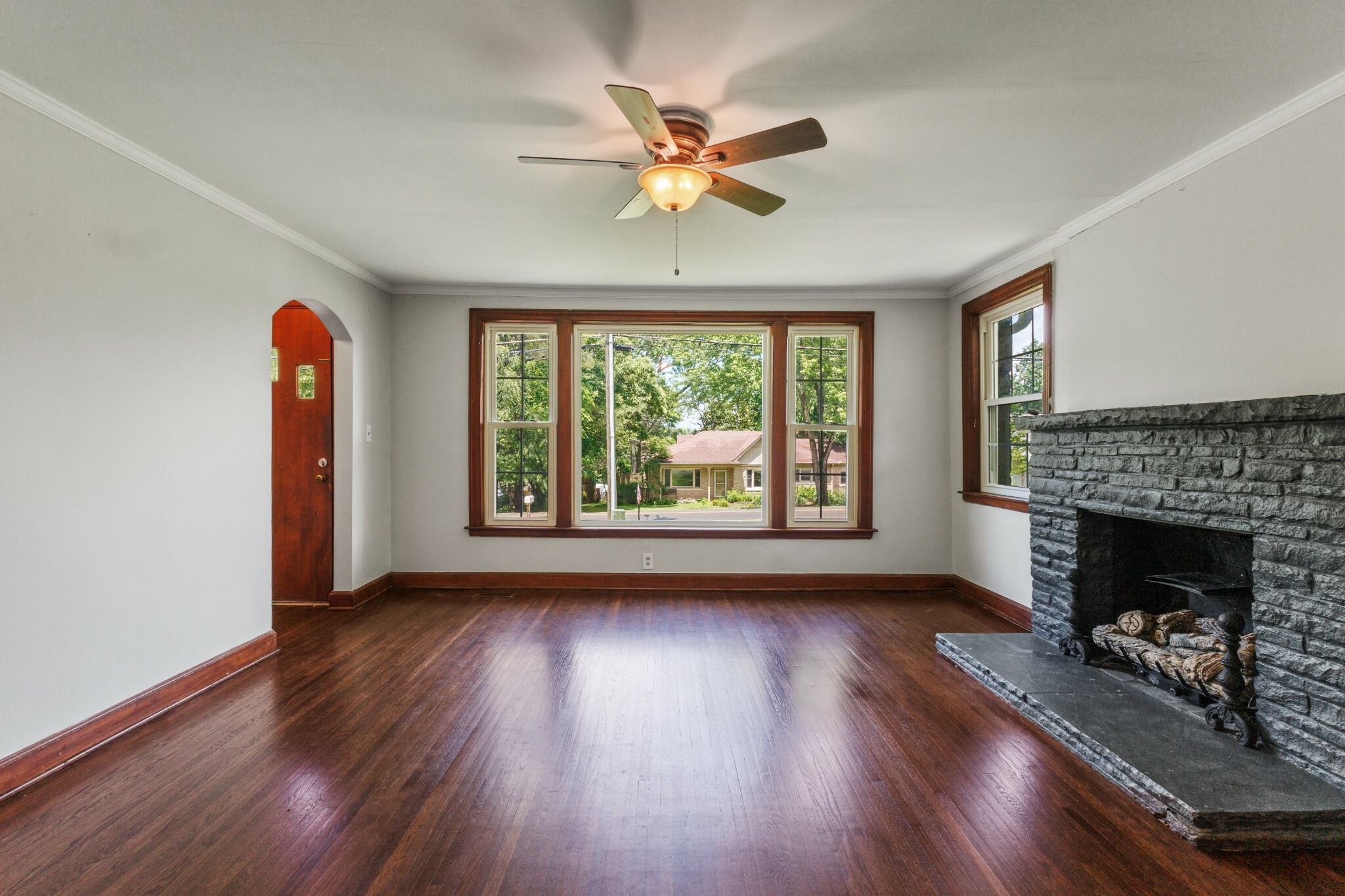 Property Photo: 273 E Eastland St TN 37066