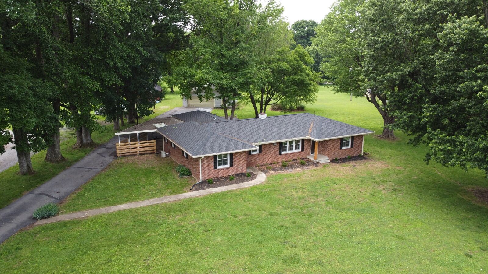Property Photo:  1305 Ellington Dr  TN 37083 