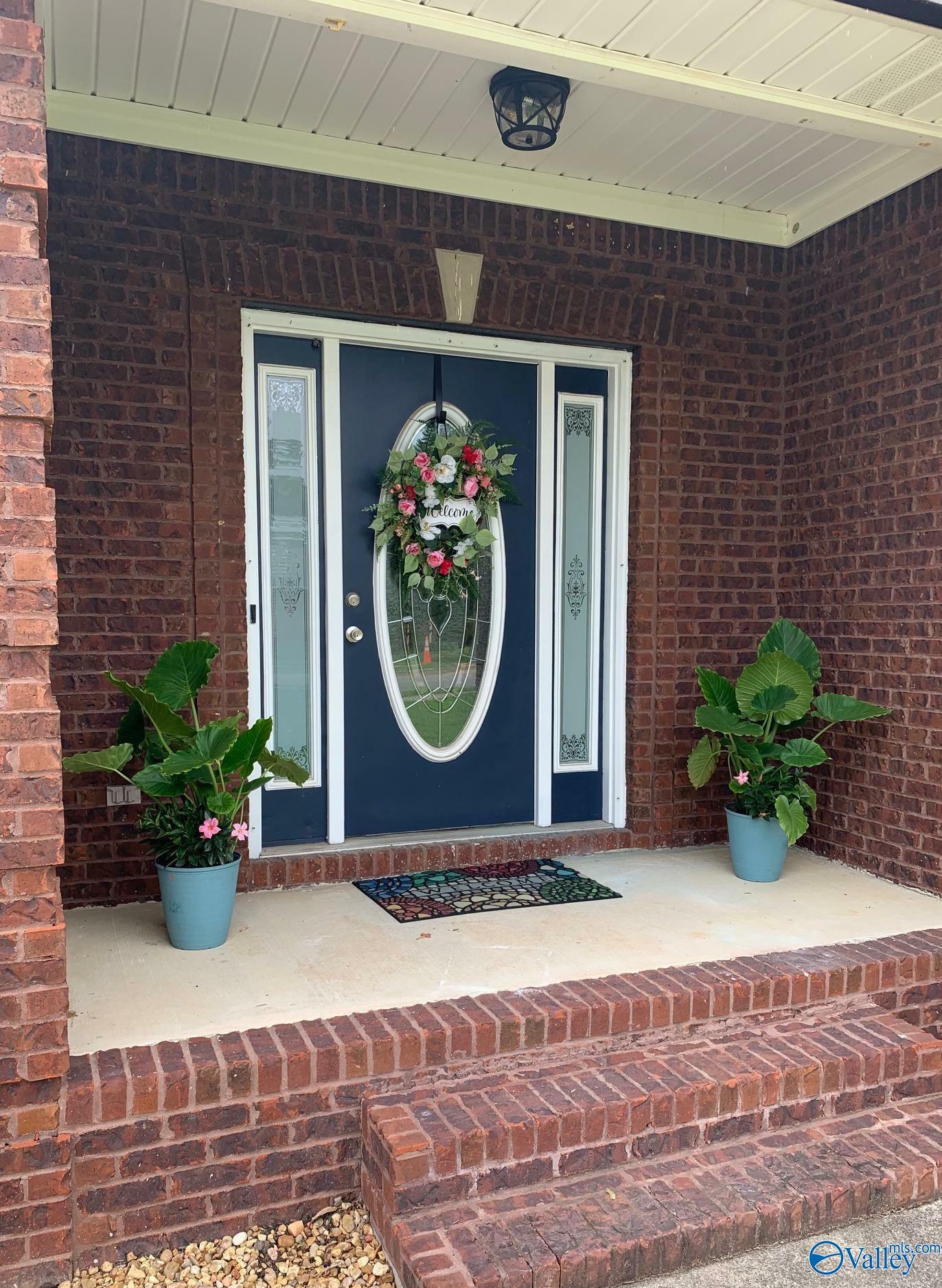 Property Photo: 204 Chestnut Oak Circle AL 35763
