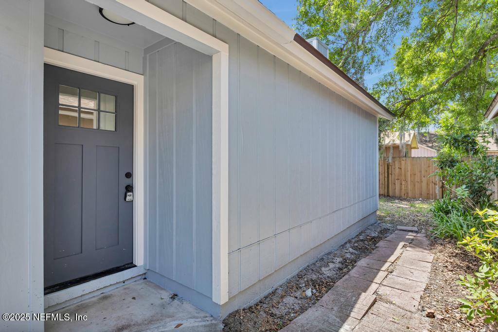Property Photo: 3830 Millpoint Drive FL 32257
