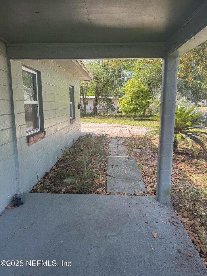 Property Photo: 1517 Rogero Road FL 32211