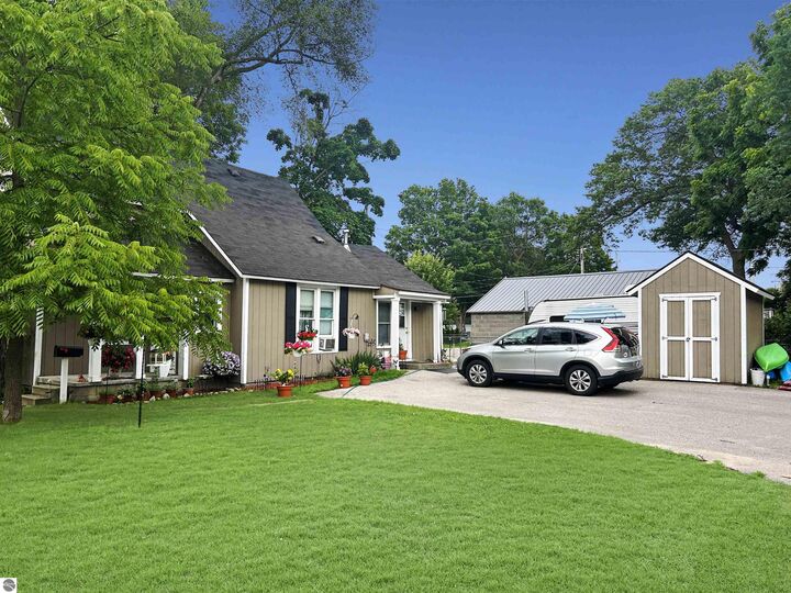 Property Photo:  812 E Eighth  MI 49686 