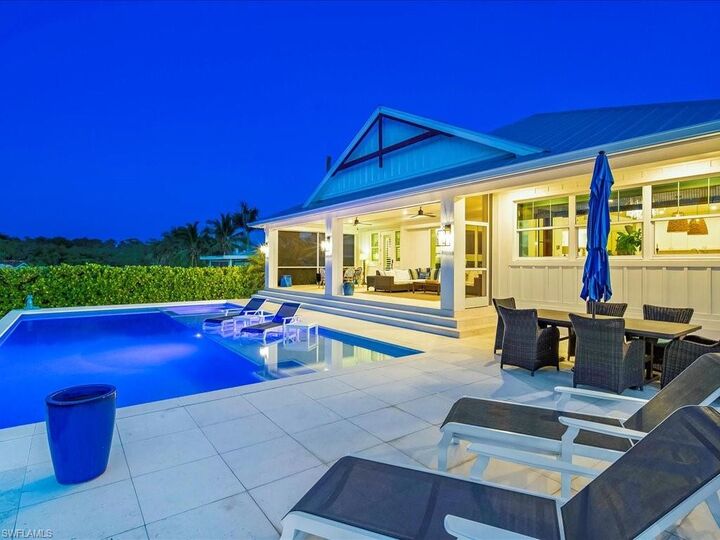 Property Photo:  2195 Harbor Rd  FL 34104 