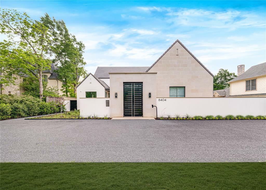 Property Photo: 8404 Swananoah Road TX 75209