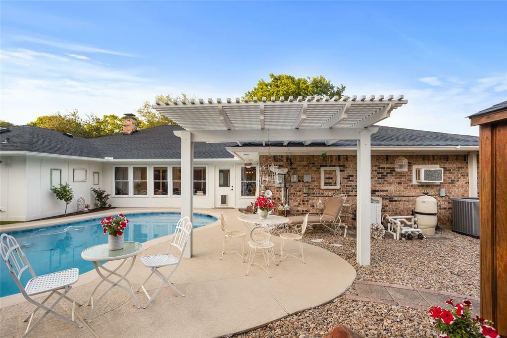 Property Photo: 1507 Meadow Way Court TX 76063