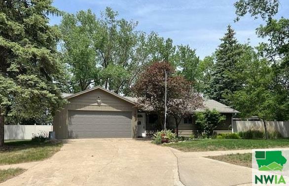 Property Photo: 2401 W 15th St Pl IA 51103