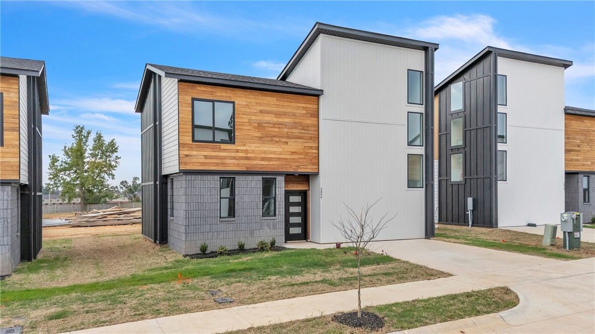 Property Photo:  2604 W Bonnie Lane  AR 72758 